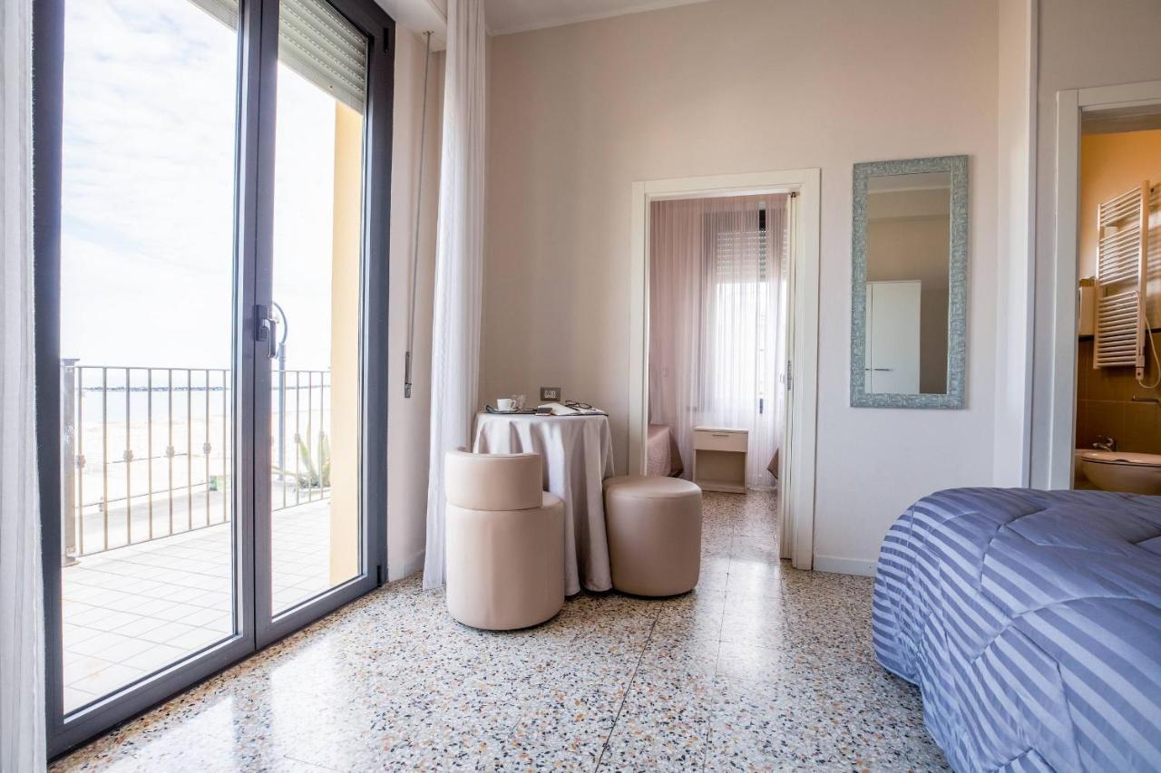 Hotel Deanna Bellaria-Igea Marina Bagian luar foto