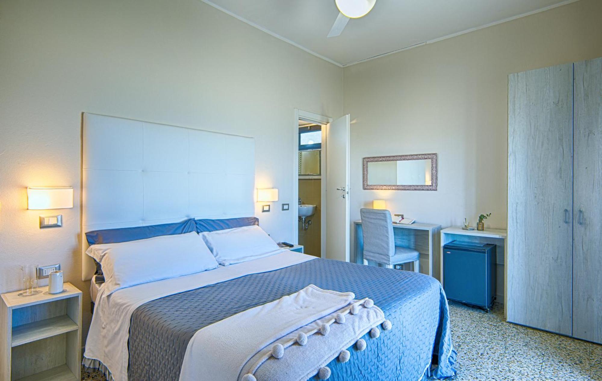 Hotel Deanna Bellaria-Igea Marina Bagian luar foto