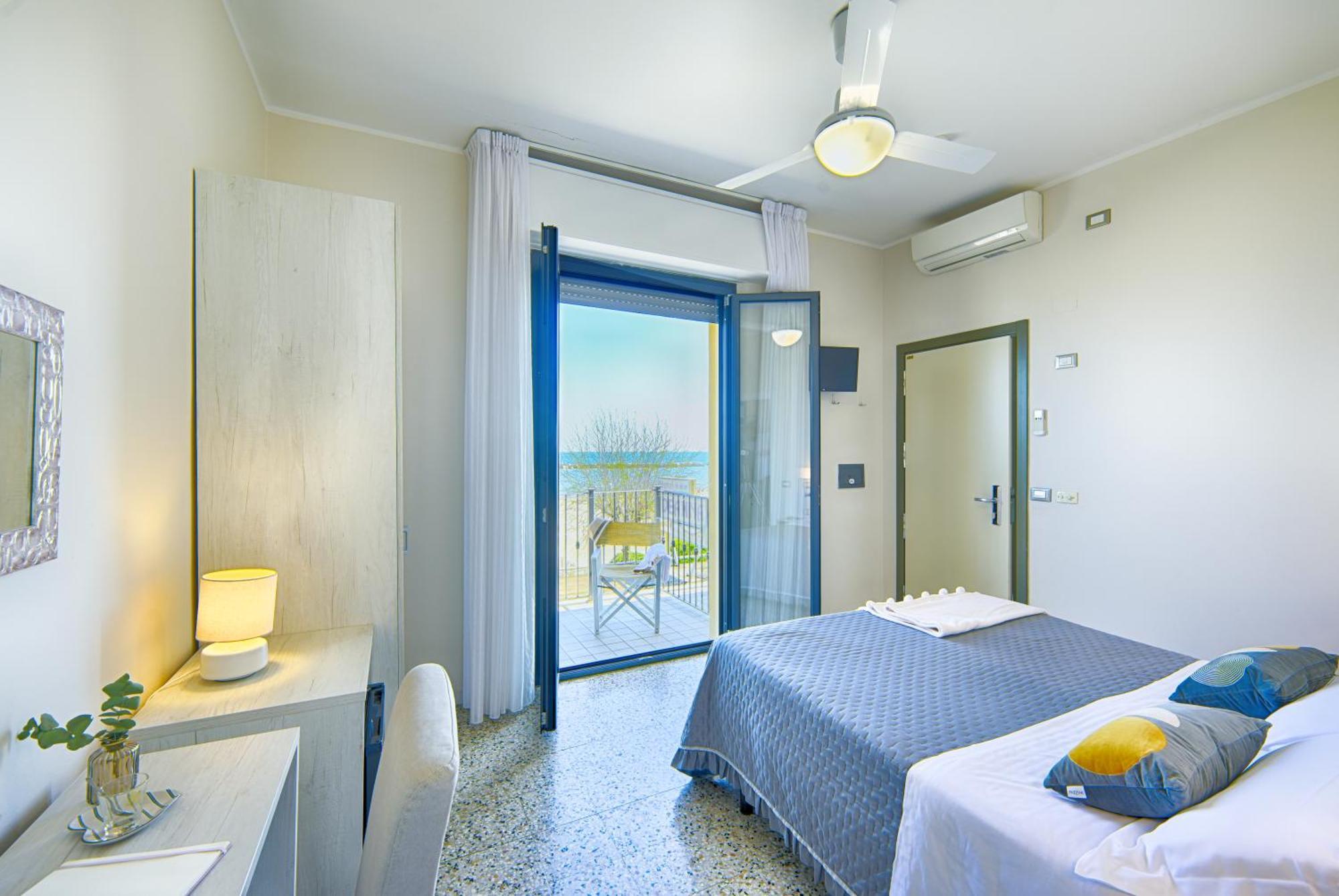 Hotel Deanna Bellaria-Igea Marina Bagian luar foto