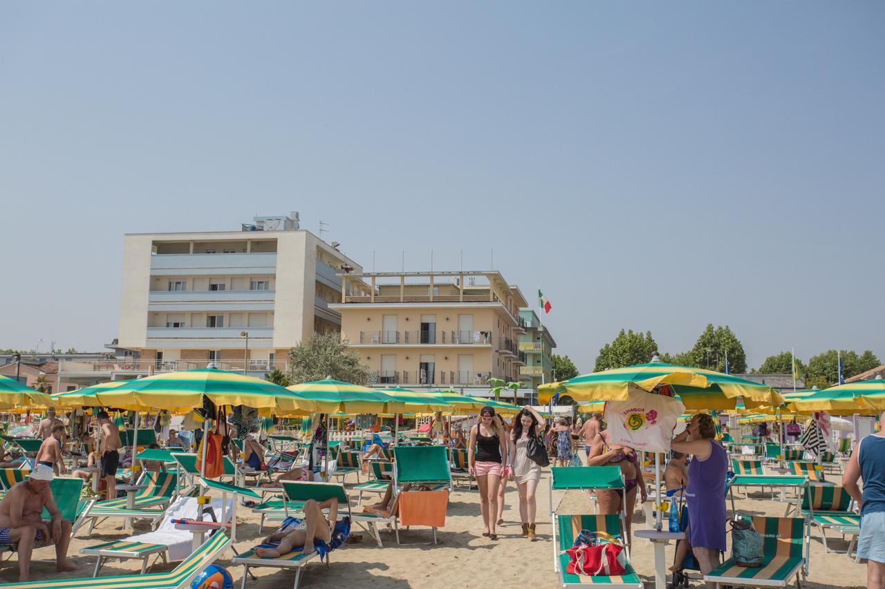 Hotel Deanna Bellaria-Igea Marina Bagian luar foto