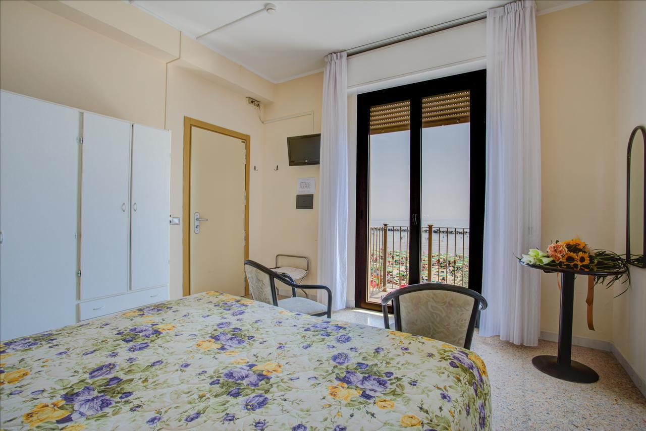 Hotel Deanna Bellaria-Igea Marina Bagian luar foto