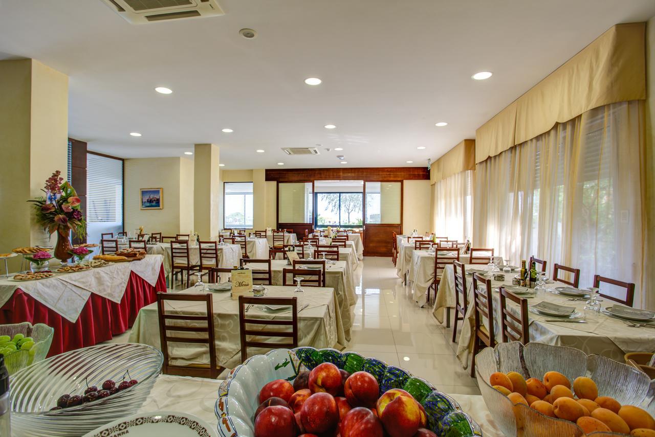 Hotel Deanna Bellaria-Igea Marina Bagian luar foto