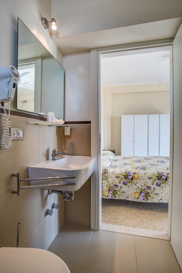 Hotel Deanna Bellaria-Igea Marina Bagian luar foto