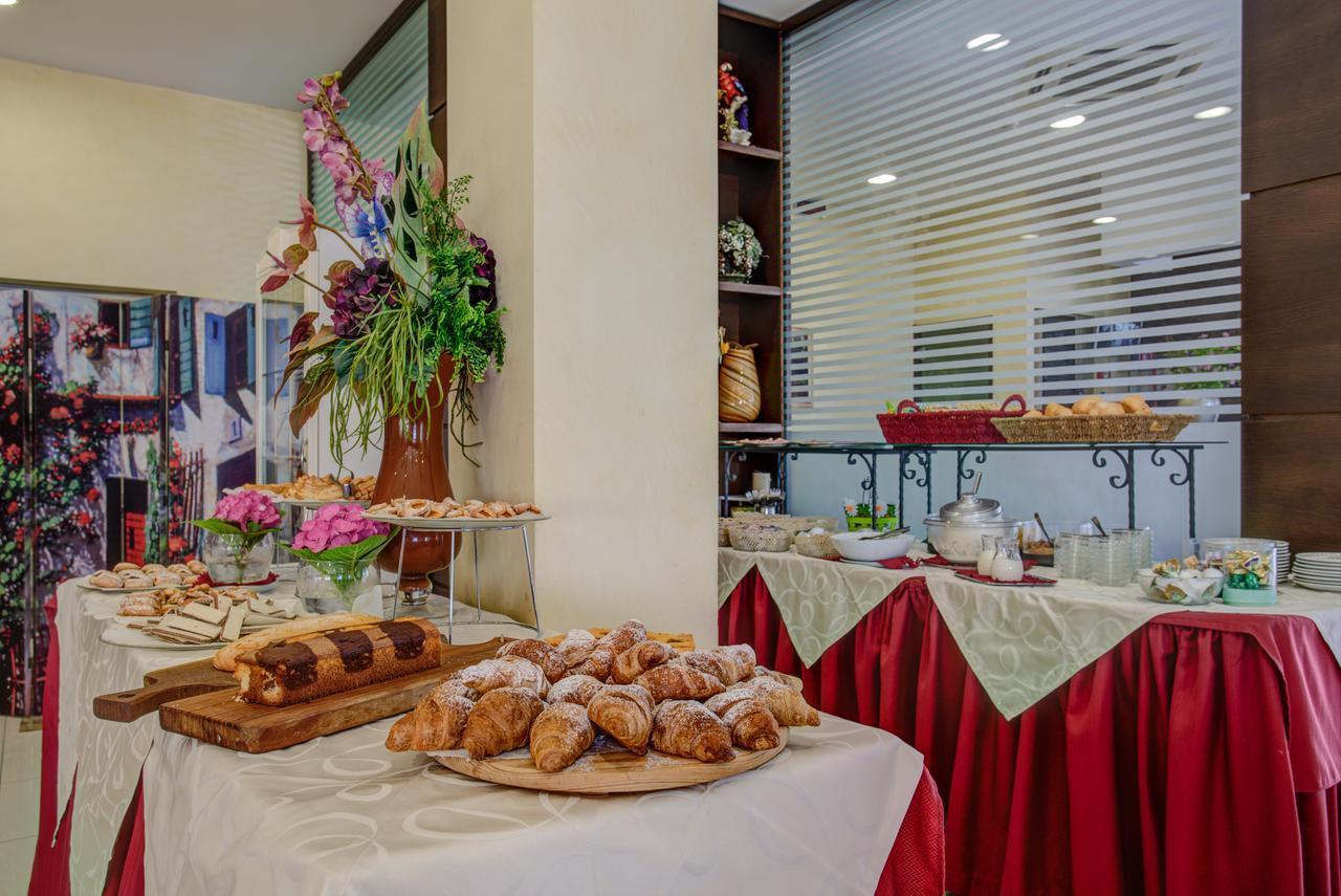 Hotel Deanna Bellaria-Igea Marina Bagian luar foto
